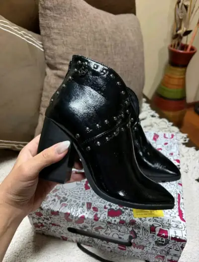Botines de cuero negro con tachas - miniatura 2