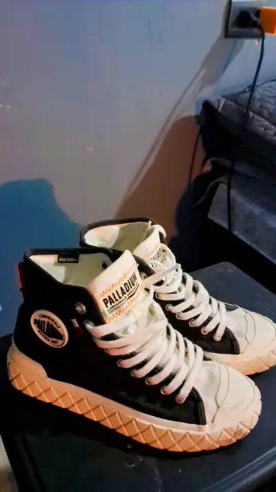 Zapatillas altas Palladium blancas y negras - miniatura 1