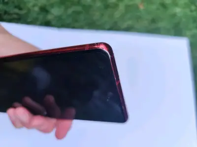 Samsung Galaxy S20 FE rojo en buen estado - miniatura 2