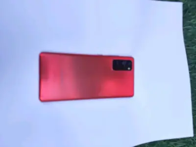 Samsung Galaxy S20 FE rojo en buen estado - miniatura 3