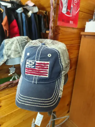 Gorra Chevrolet azul con diseño bordado - miniatura 1