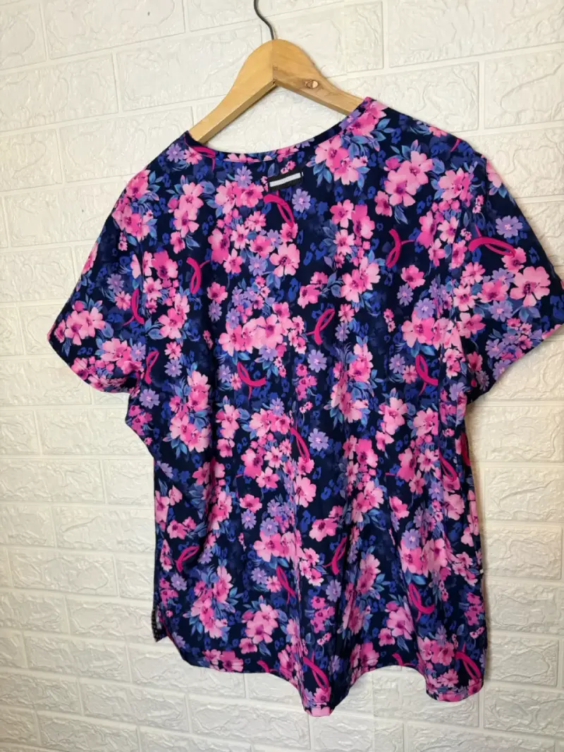 Top clínico floral Koi para mujer - 2