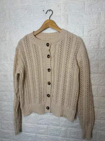 Cardigan de punto beige con botones - miniatura 1