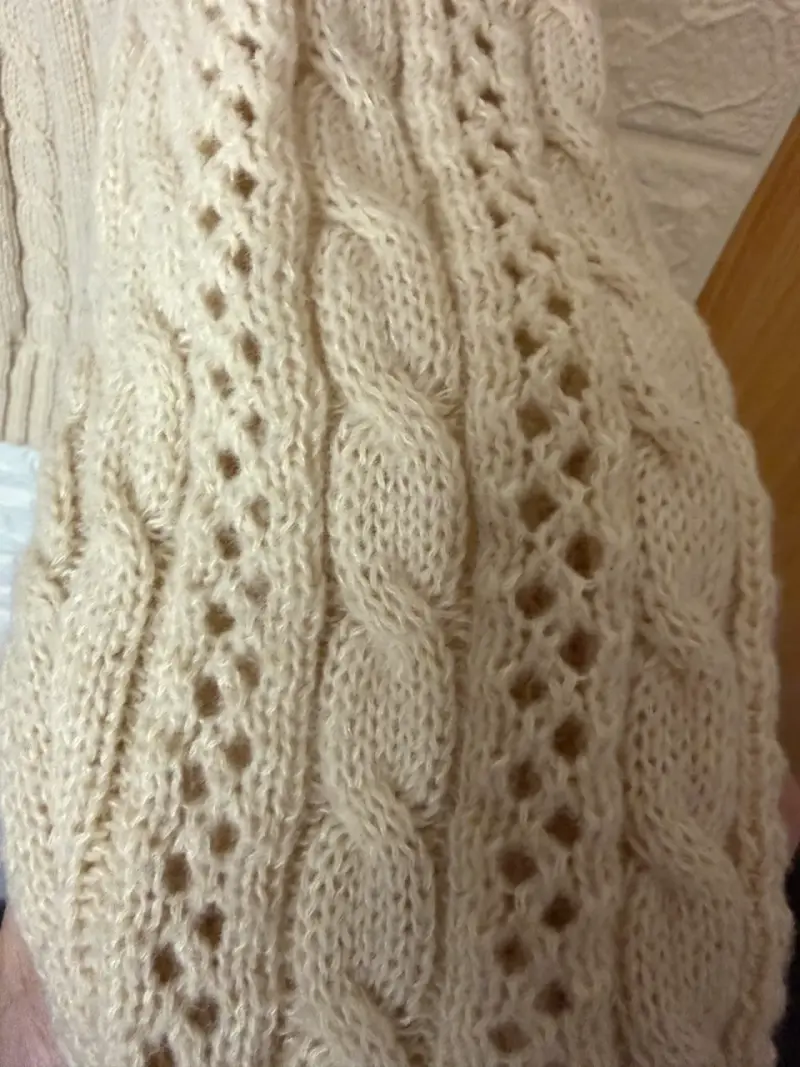 Cardigan de punto beige con botones - 4