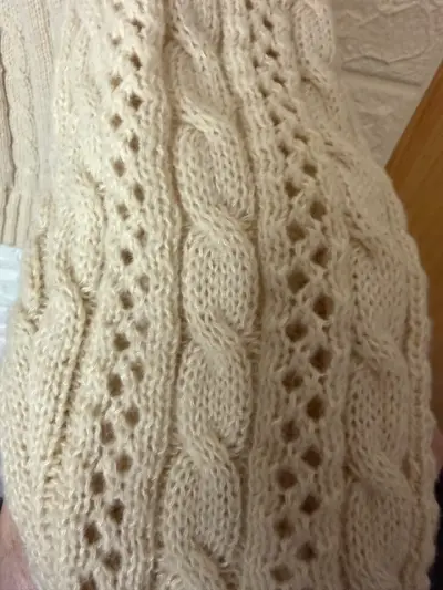 Cardigan de punto beige con botones - miniatura 4
