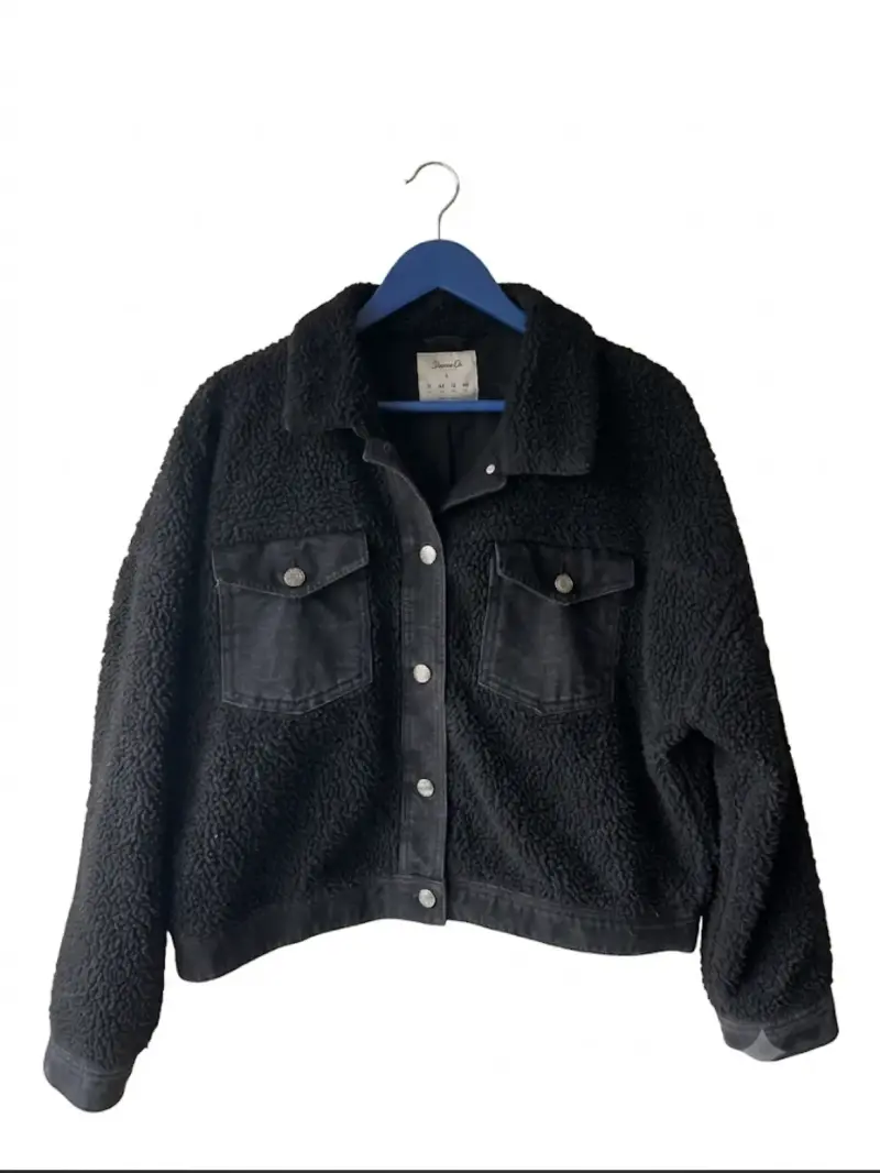 Chaqueta de lana negra con botones - 1