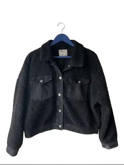 Chaqueta de lana negra con botones - miniatura 1