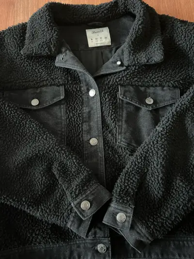 Chaqueta de lana negra con botones - miniatura 6