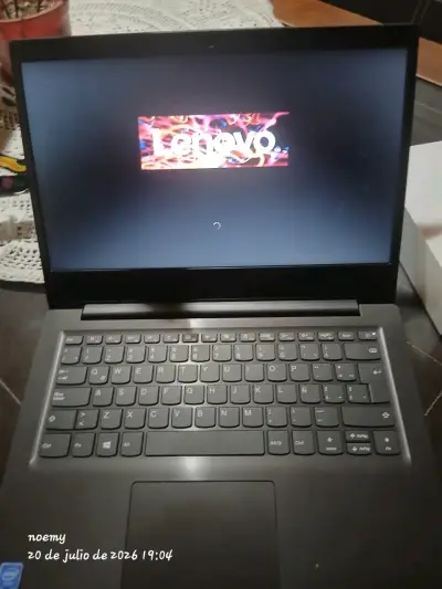 Laptop Lenovo en buen estado - miniatura 1