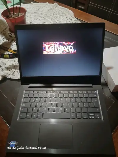 Laptop Lenovo en buen estado - miniatura 2