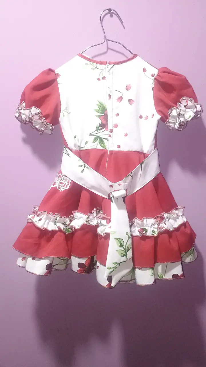Vestido infantil huasa rojo con flores y capa - 2