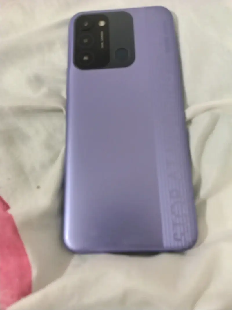 Celular Tecno Spark con cámara dual y lector de huellas - 2