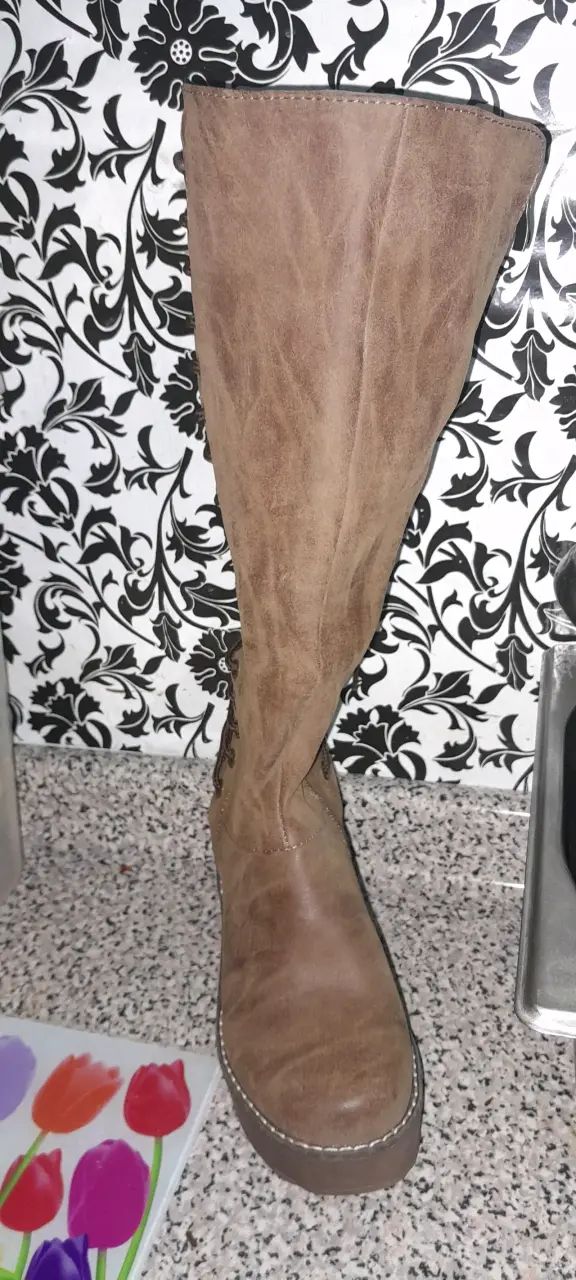Botas altas de gamuza marrón con plataforma - 3