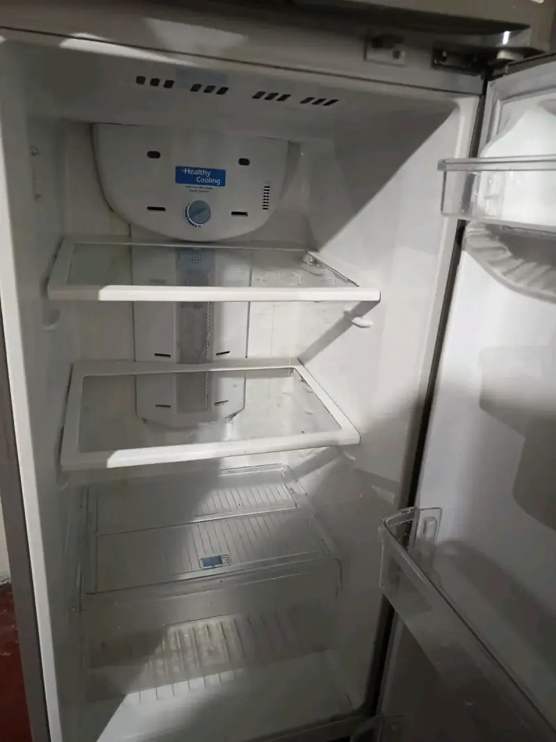 Refrigerador Samsung de dos puertas en buen estado - 2