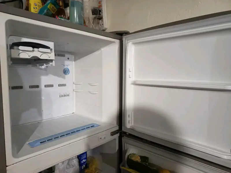 Refrigerador Samsung de dos puertas en buen estado - 3