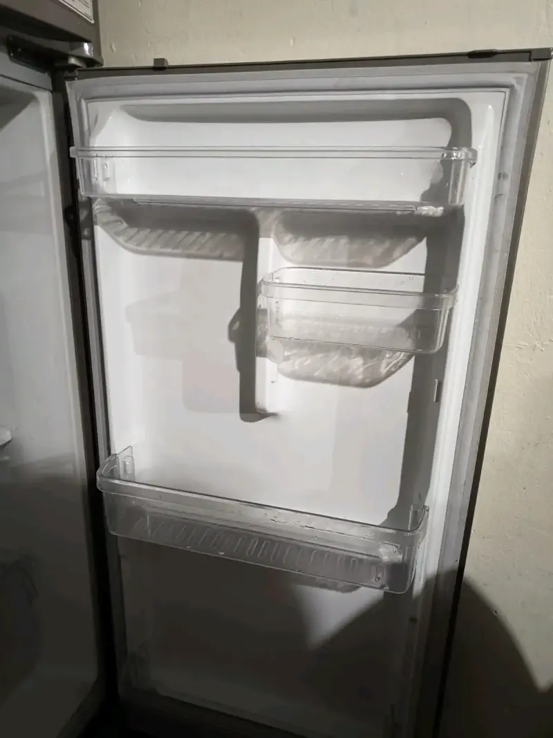Refrigerador Samsung de dos puertas en buen estado - 4