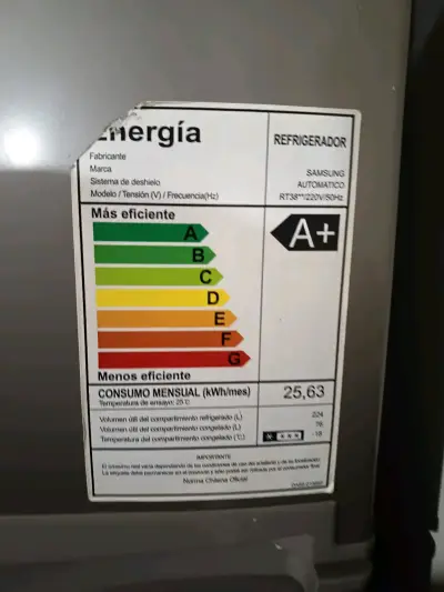 Refrigerador Samsung de dos puertas en buen estado - miniatura 5