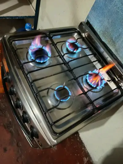 Cocina a gas de 4 quemadores en acero inoxidable - miniatura 1