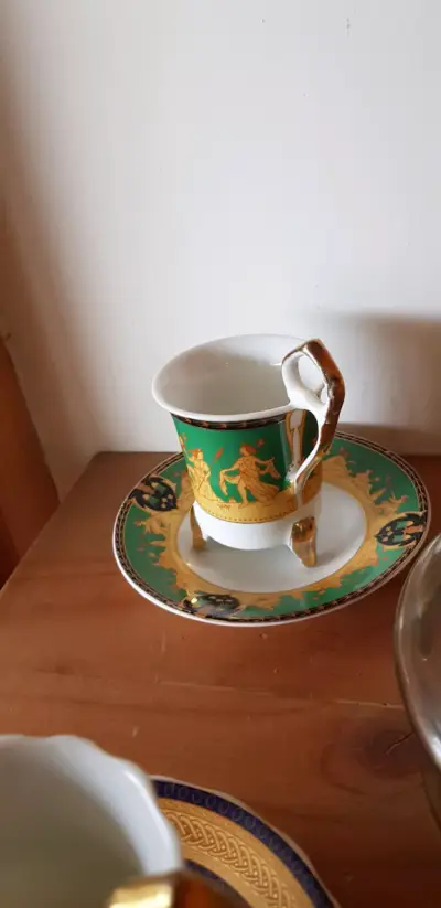 Taza de té de porcelana con diseño clásico - miniatura 1