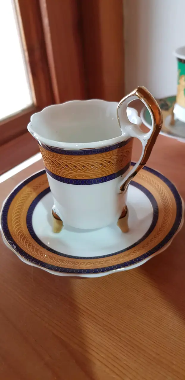Taza de té de porcelana con diseño clásico - 2