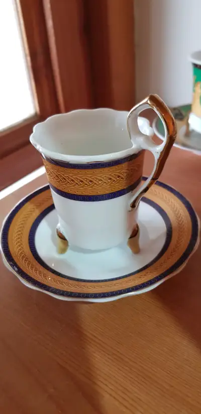Taza de té de porcelana con diseño clásico - miniatura 2