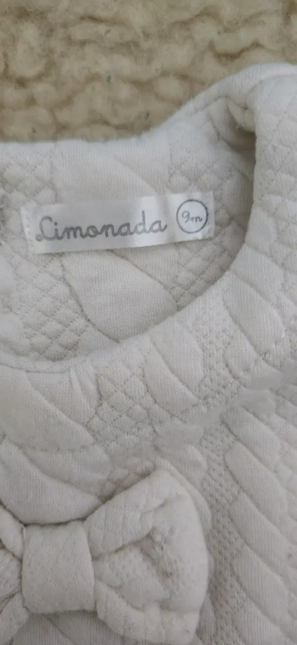 Vestido blanco para niña con lazo decorativo - 2