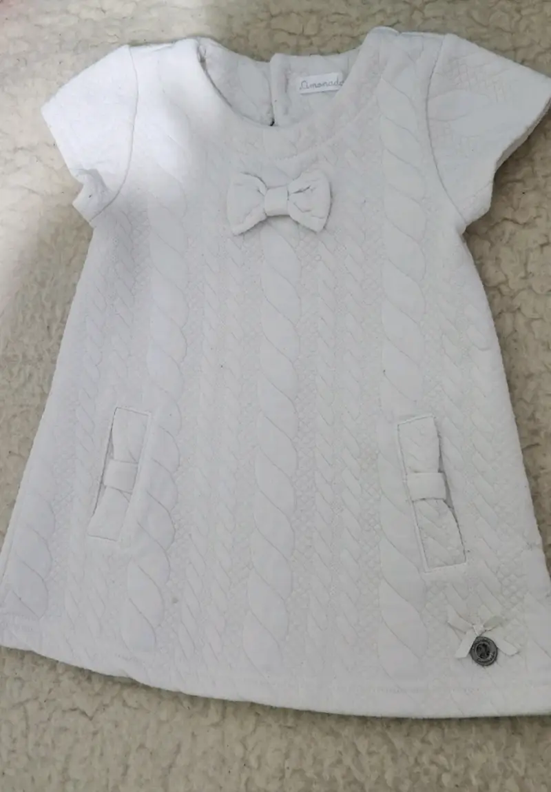 Vestido blanco para niña con lazo decorativo - 3