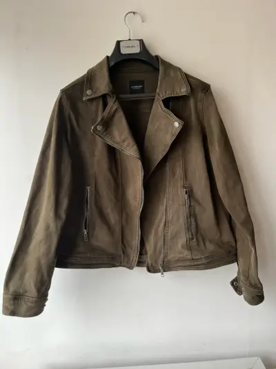 Chaqueta de mujer verde oliva estilo biker - miniatura 3