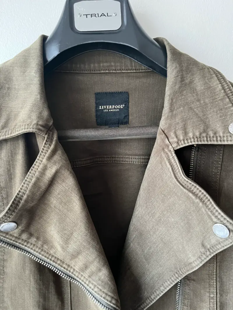 Chaqueta de mujer verde oliva estilo biker - 4
