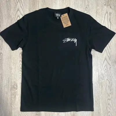 Polera negra Stussy con diseño gráfico - miniatura 1