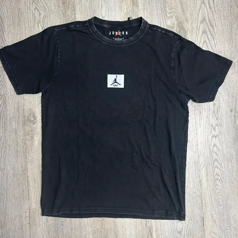 Polera negra Stussy con diseño gráfico - 3