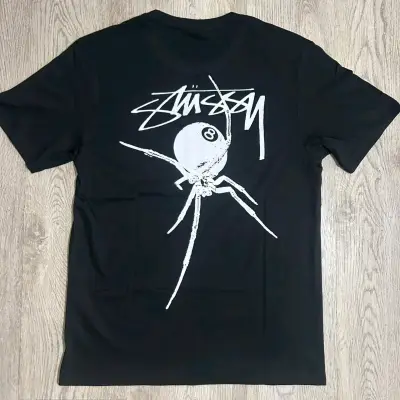 Polera negra Stussy con diseño gráfico - miniatura 4