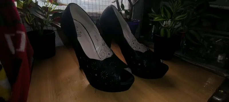 Zapatos de 38 tacón negro con dis yoeño floral - 1