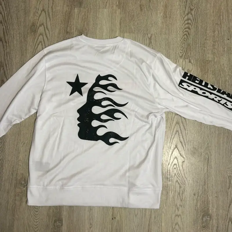 Polera blanca con diseño gráfico Hellstar Sports - 1