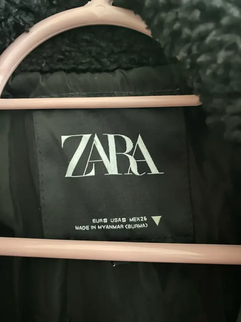 Abrigo negro de lana Zara con botones - 2