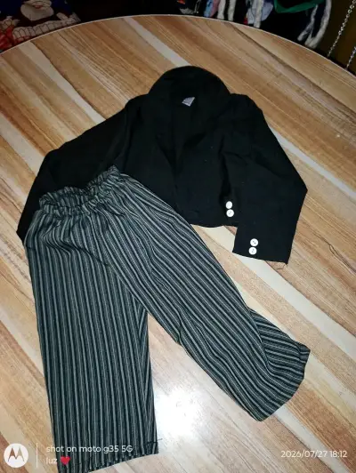 Conjunto de blazer negro y pantalón a rayas bebe - miniatura 1