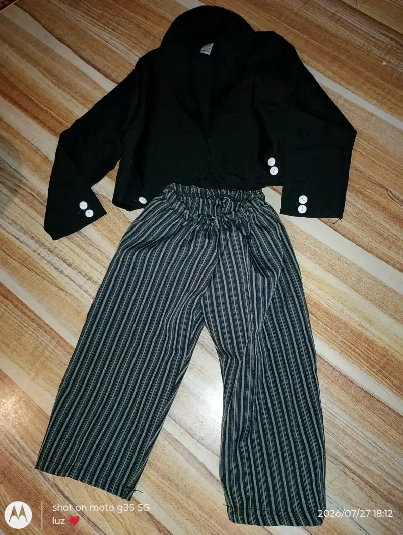 Conjunto de blazer negro y pantalón a rayas bebe - 2