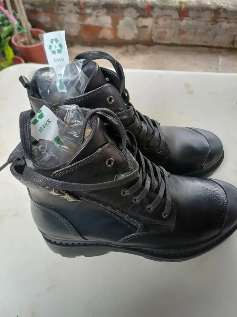 Botas de cuero negro con cierre lateral - 2