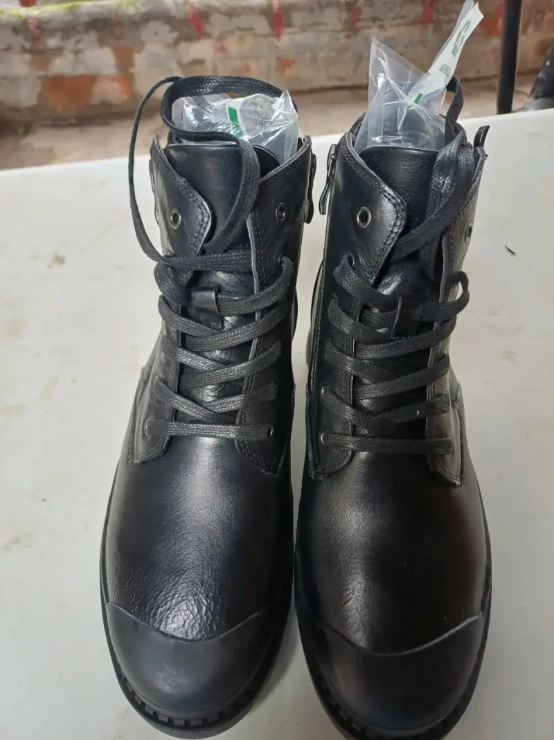 Botas de cuero negro con cierre lateral - 4