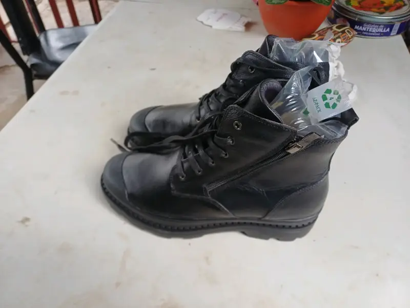 Botas de cuero negro con cierre lateral - 5