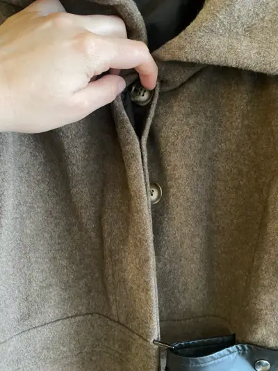 Abrigo de lana marrón con detalles en cuero - miniatura 2