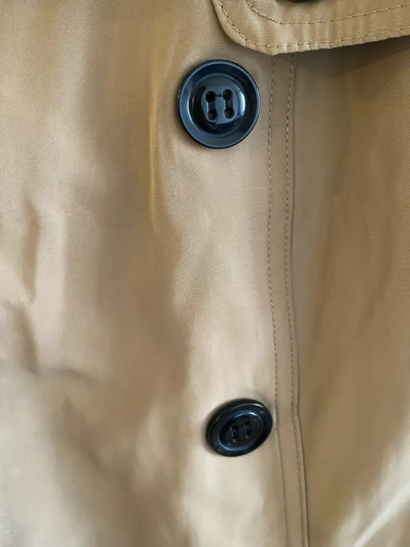 Abrigo trench beige con botones negros Jiacheng - 3