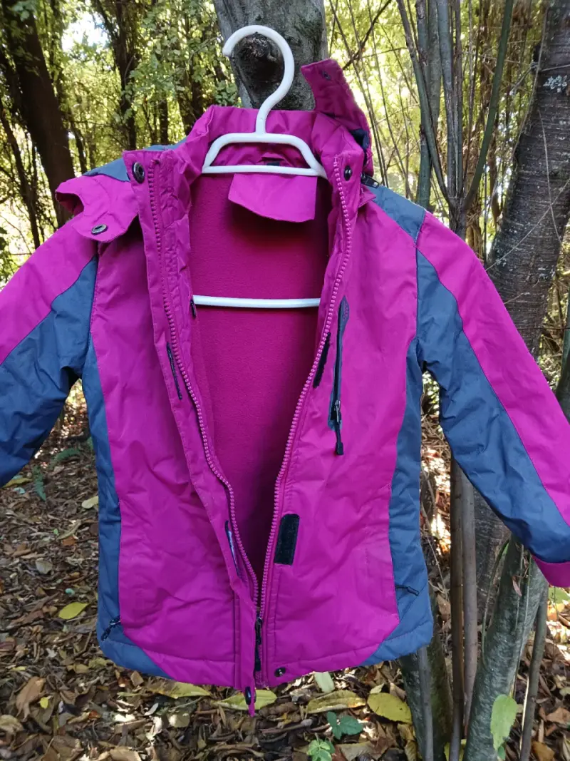 Chaqueta impermeable infantil fucsia y gris - 2