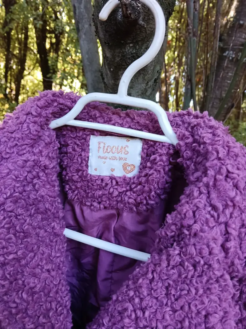 Abrigo de lana morado para niña marca Flocus - 2