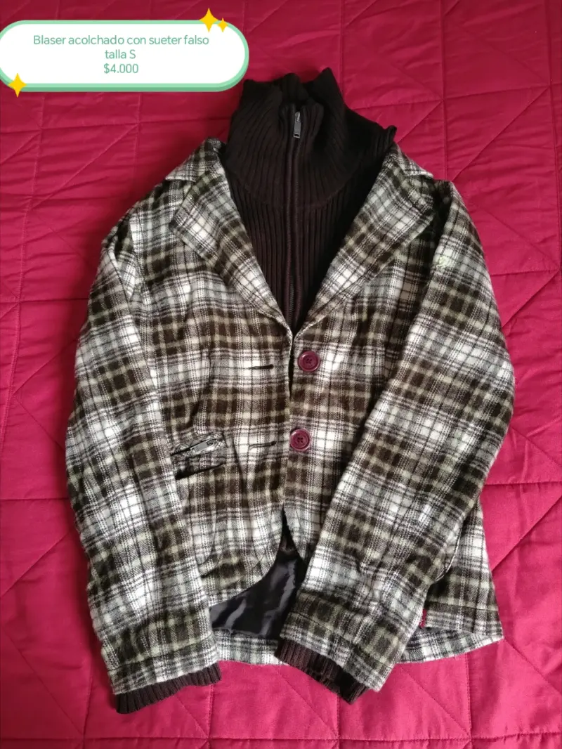 Blazer acolchado con suéter falso talla S