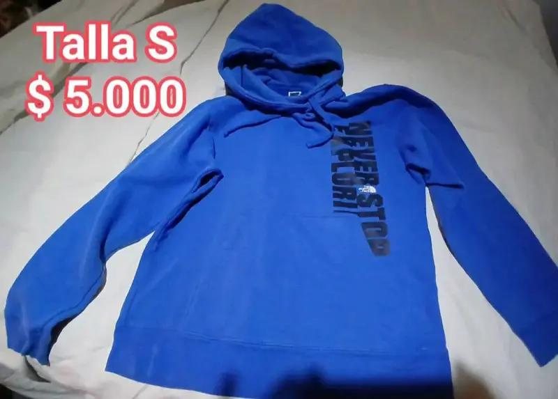 Polerón azul con capucha talla S