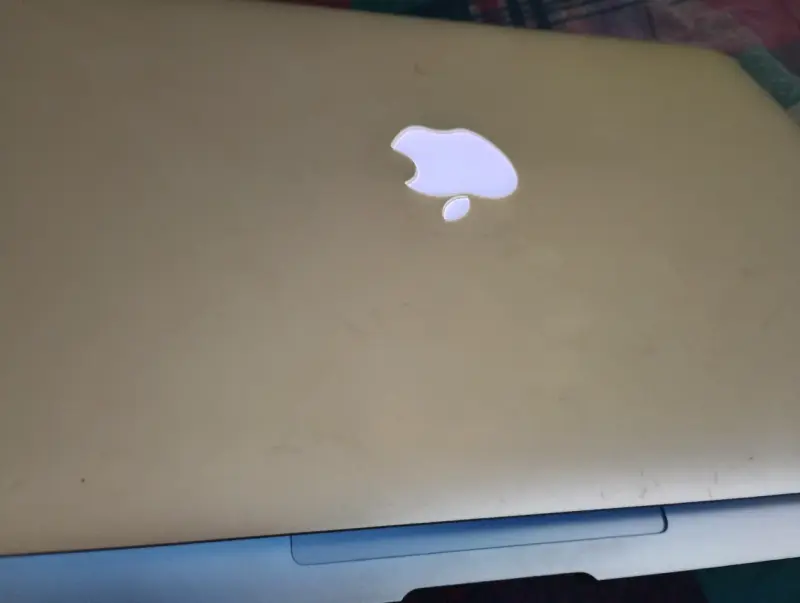 MacBook Air usado en buen estado - 2