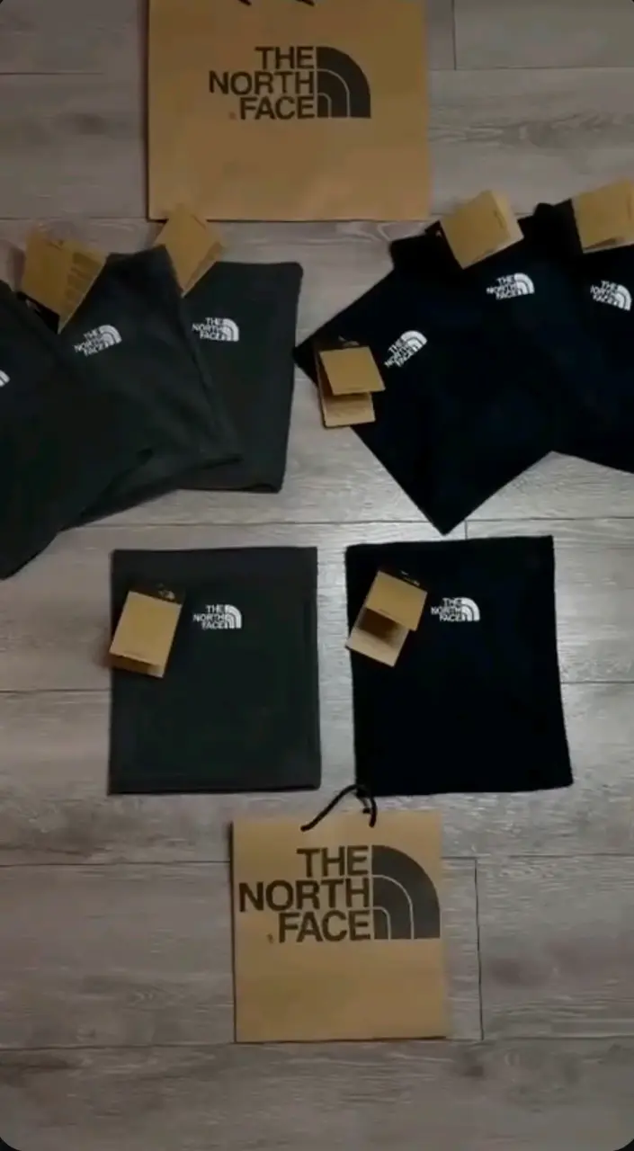 Cuello The North Face y Nike de color negro