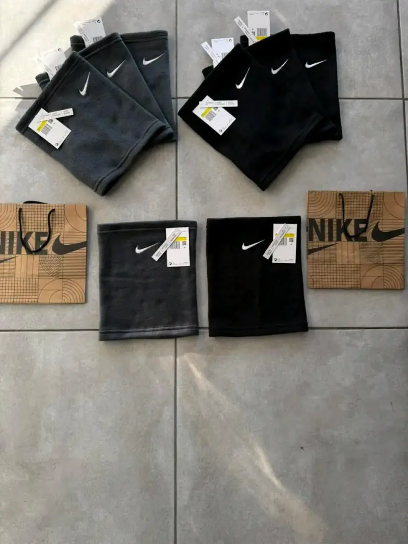 Cuello The North Face y Nike de color negro - 2