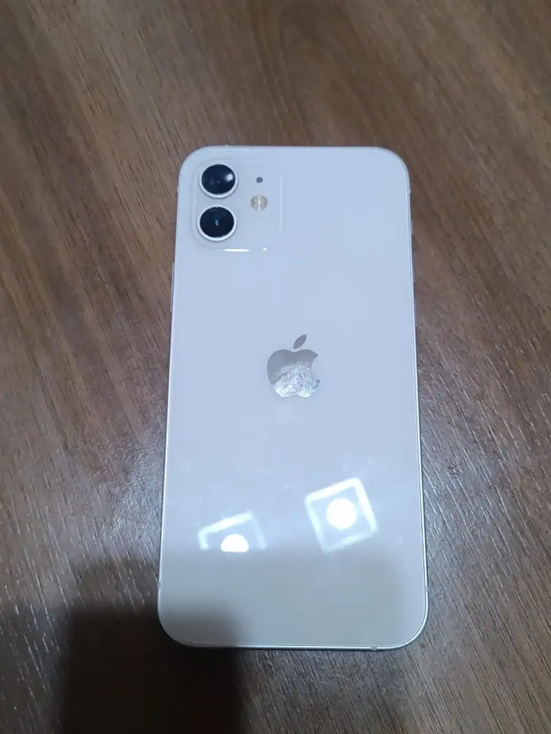 iPhone 12 76% de batería - 2